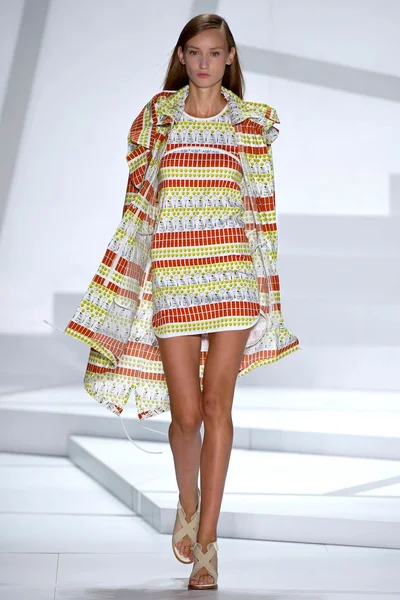 Look 16